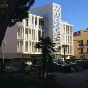 Milan Apartahotel